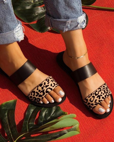 slippers large size 40-43 summer style flat bottom one line sandals snake pattern women's shoes, Black
slippers large size 40-43 summer style flat bottom one line sandals snake pattern women's shoes, Black