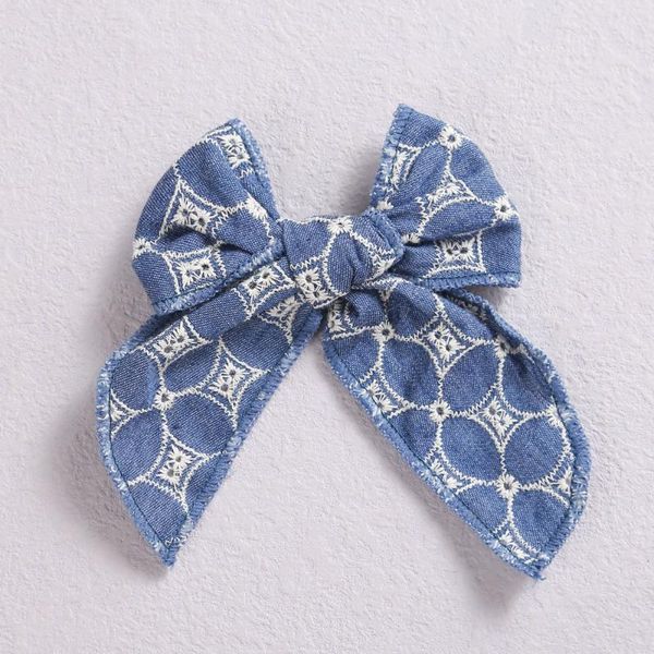 hair accessories princess clip blue long tail bowknot hollow machine embroidered girl back baby, Slivery;white
hair accessories princess clip blue long tail bowknot hollow machine embroidered girl back baby, Slivery;white