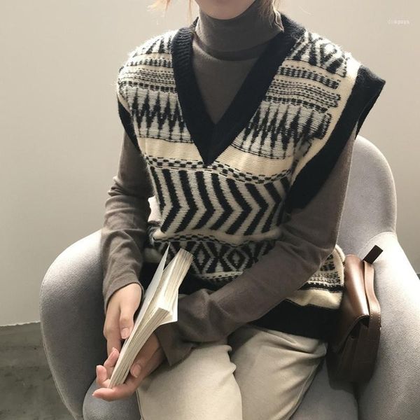 autumn and winter 2021 korean women's knitting vest v-neck loose sleeveless women vest1, Black;white
autumn and winter 2021 korean women's knitting vest v-neck loose sleeveless women vest1, Black;white