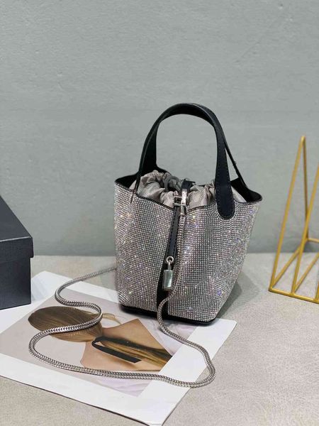 handbag light luxury bag 2021 spring product temperament versatile water drill portable cross bucket cabbage basket, Black;red
handbag light luxury bag 2021 spring product temperament versatile water drill portable cross bucket cabbage basket, Black;red