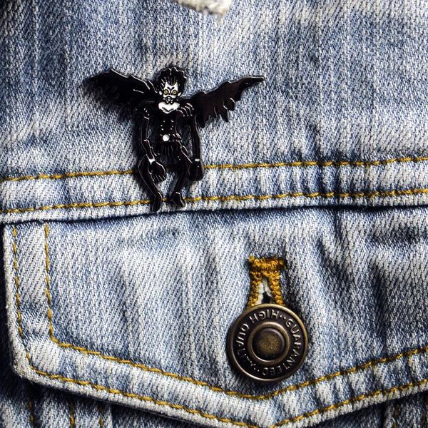 pins, brooches anime death note ryuuku pins logo enamel badge and women men lapel pin collar jewelry gift, Gray
