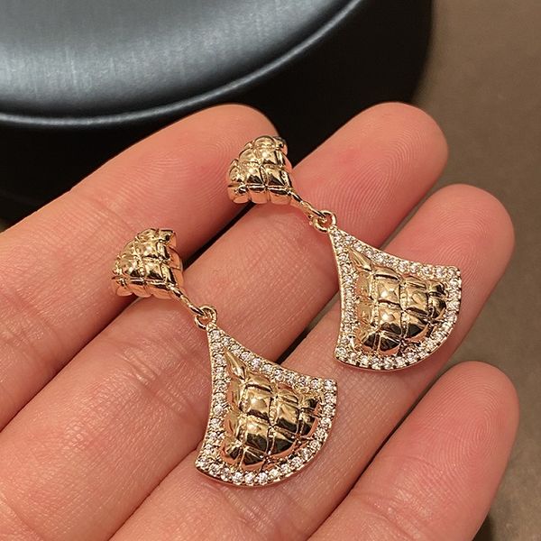 fashion lovely dress diamond stripped earrings designer stylish pendant stud earrings for woman girls gifts silver post with box, Golden;silver
fashion lovely dress diamond stripped earrings designer stylish pendant stud earrings for woman girls gifts silver post with box, Golden;silver