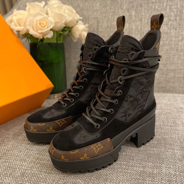 2021 new women's shoes designer comfortable leather brand fashion luxury high heel lace-up motorcycle boot strap shoe box, Red;white
2021 new women's shoes designer comfortable leather brand fashion luxury high heel lace-up motorcycle boot strap shoe box, Red;white