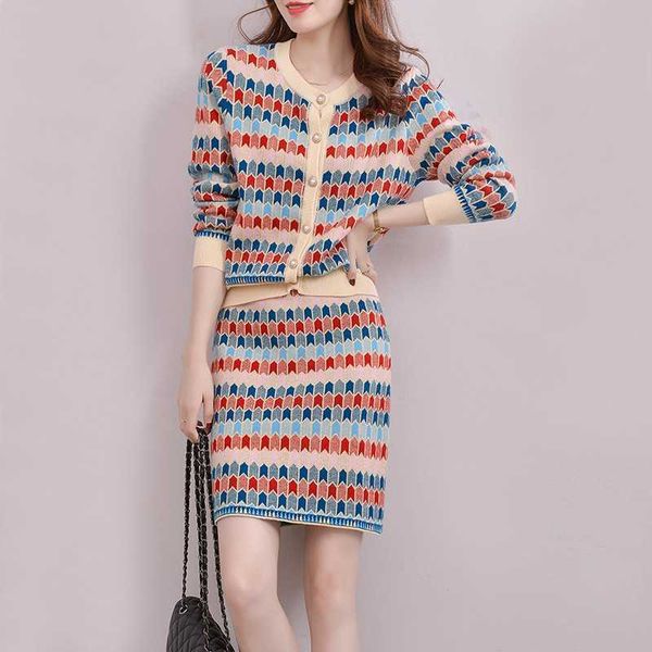 spring women's two piece set fashion geometry knit sweater v-neck long sleeve cardigan + mini skirt elegant female suits 210526, White
spring women's two piece set fashion geometry knit sweater v-neck long sleeve cardigan + mini skirt elegant female suits 210526, White