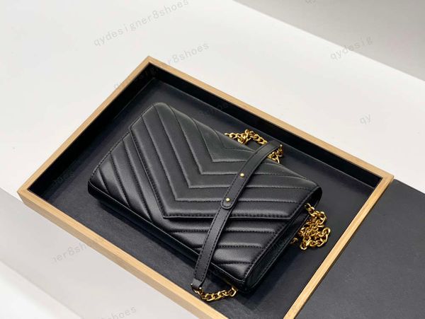 2021 women's chain four-color cowhide one-shoulder envelope bag size 20cm 
2021 women's chain four-color cowhide one-shoulder envelope bag size 20cm