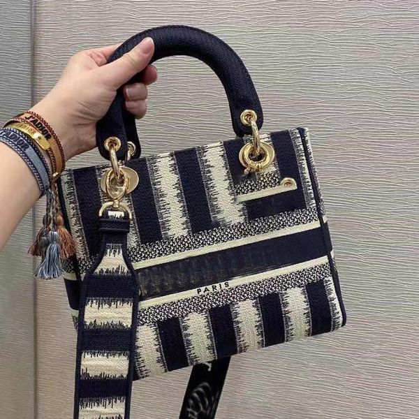 cosmetic bags & cases handbag for women's brand designer bag jacquard embroidery female girls shopper canvas tote shoulder
cosmetic bags & cases handbag for women's brand designer bag jacquard embroidery female girls shopper canvas tote shoulder