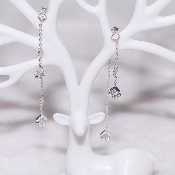 stud messika 925 sterling silver ladies diamond earrings original design european and american fashion exquisite jewelry, Golden;silver
stud messika 925 sterling silver ladies diamond earrings original design european and american fashion exquisite jewelry, Golden;silver