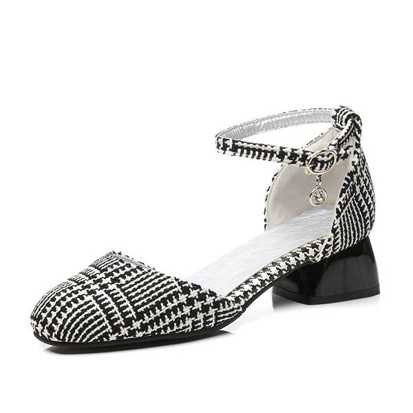 in 2021 summer female comfortable with square small and pure fresh joker 32-48 hollow sandals size code 18418, Black
in 2021 summer female comfortable with square small and pure fresh joker 32-48 hollow sandals size code 18418, Black