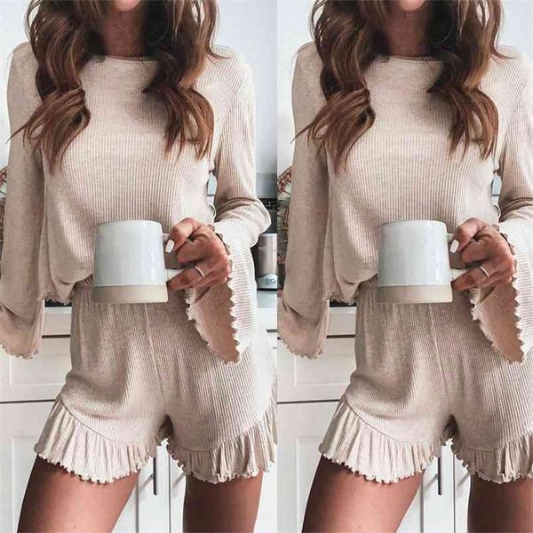 autumn leisure two piece set women round neck pit strip trumpet sleeve short suit with fungus solid color tracksuit 210517, White
autumn leisure two piece set women round neck pit strip trumpet sleeve short suit with fungus solid color tracksuit 210517, White