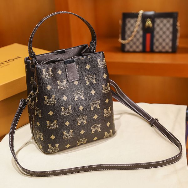 2021 m handbag single shoulder messenger versatile fashion women's bag 
2021 m handbag single shoulder messenger versatile fashion women's bag