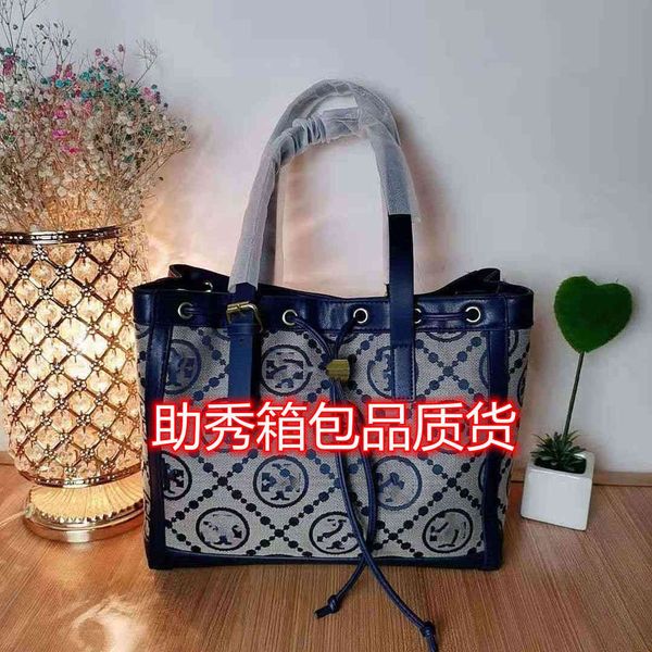 new fashion quality women's handbag bucket shoulder bag light luxury diagonal tote handbags sale
new fashion quality women's handbag bucket shoulder bag light luxury diagonal tote handbags sale