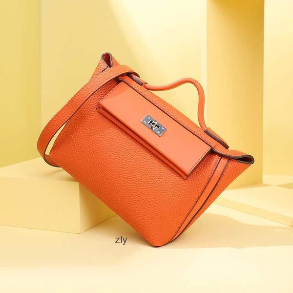 designer luxury bag design messenger capacity net new large red shoulder 2020 fashion simple wing trend catfish women's leather handbag, Red;black
designer luxury bag design messenger capacity net new large red shoulder 2020 fashion simple wing trend catfish women's leather handbag, Red;black