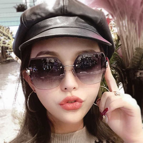 designer ladies luxury trimming gradient color sunglasses retro frameless glasses fashion outdoor beach driving u400, White;black
designer ladies luxury trimming gradient color sunglasses retro frameless glasses fashion outdoor beach driving u400, White;black