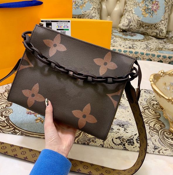luxury brand leather handbags women shoulder bags chain crossbody messenger bag evening handbag 2021 -l0251, Red;black
luxury brand leather handbags women shoulder bags chain crossbody messenger bag evening handbag 2021 -l0251, Red;black