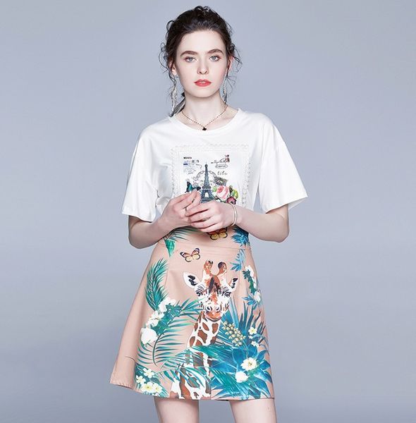 fashion designer women summer elegant white short sleeve t shirt blouses + hight waist giraffe print skirt two piece set 210514
fashion designer women summer elegant white short sleeve t shirt blouses + hight waist giraffe print skirt two piece set 210514