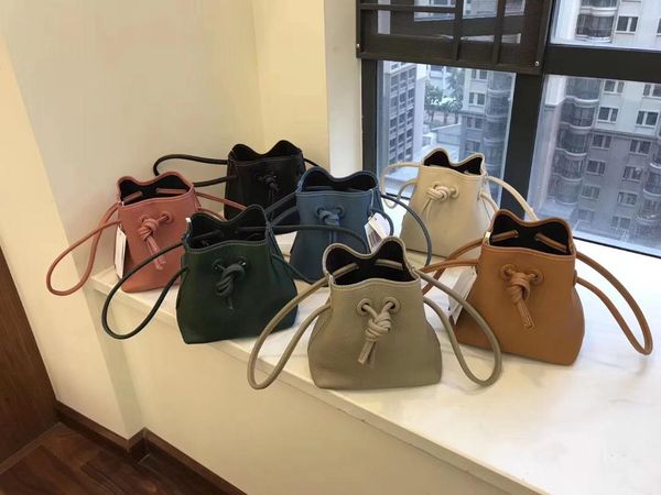 cross body niche design women's bucket bag head layer cowhide simple draw rope one-shoulder slant
cross body niche design women's bucket bag head layer cowhide simple draw rope one-shoulder slant