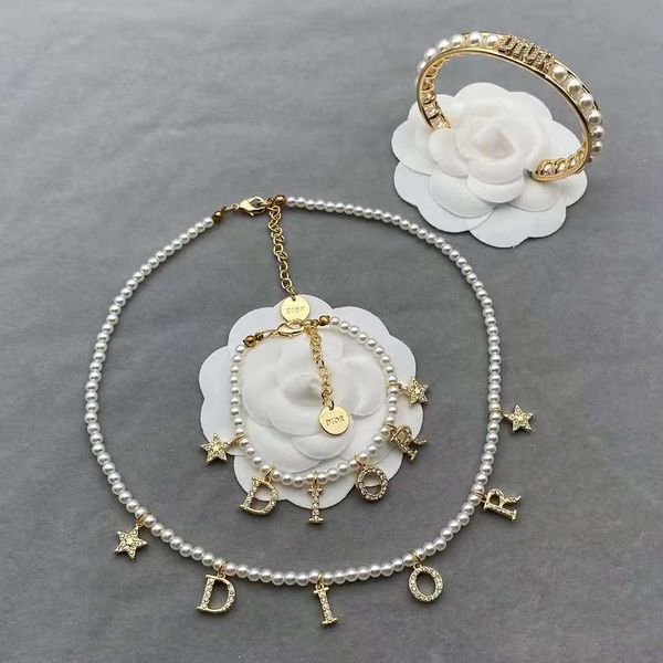 designer jewelry family, family pearl letter 3-piece suit, whole set with small skirt, the temperament is invincible, Silver
designer jewelry family, family pearl letter 3-piece suit, whole set with small skirt, the temperament is invincible, Silver