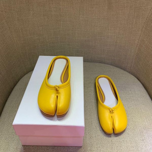 slippers sandalias mujer 2021 yellow black white tabi woman slipper leather women shoes slip on brand runway star flats stylish
slippers sandalias mujer 2021 yellow black white tabi woman slipper leather women shoes slip on brand runway star flats stylish