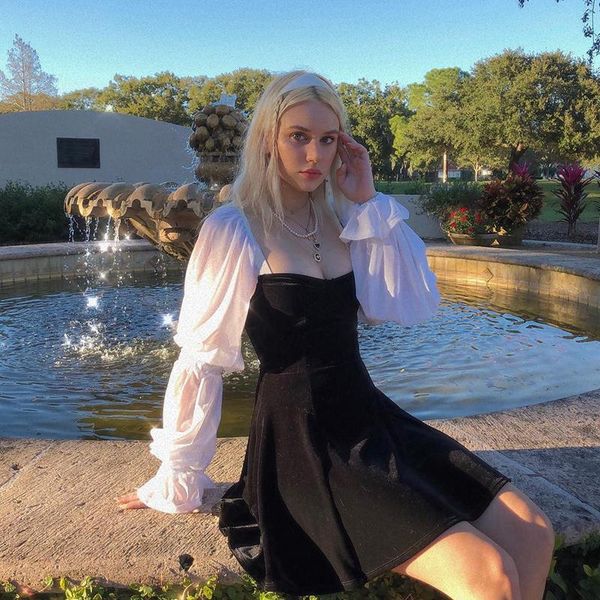casual dresses 2021 french retro velvet stitching bubble sleeve square collar dress, Black;gray
casual dresses 2021 french retro velvet stitching bubble sleeve square collar dress, Black;gray