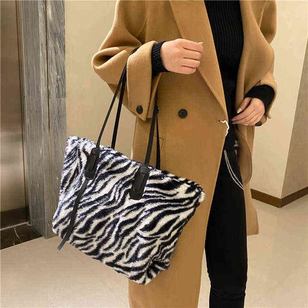 shopping bags, plush women's bags, shoulder bags, zebra patterns, synthetic fur, fashion, winter 220310
shopping bags, plush women's bags, shoulder bags, zebra patterns, synthetic fur, fashion, winter 220310
