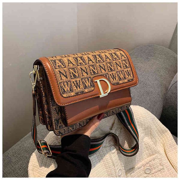 2022 factory wholesale new model women's simple letter printed single shoulder messenger chain small square bag
2022 factory wholesale new model women's simple letter printed single shoulder messenger chain small square bag