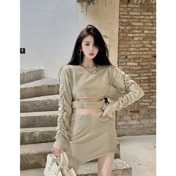 autumn design sense of waist exposed spice girl chain long sleeve round neck loose short sweater women, Black
autumn design sense of waist exposed spice girl chain long sleeve round neck loose short sweater women, Black