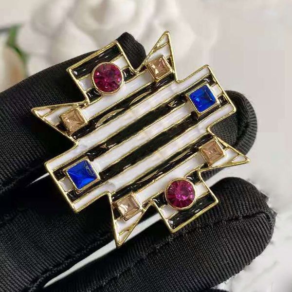 fashion diamond designer brooch famous letter c brooches pin tassel women luxury pins jewelry 88452, Gray
fashion diamond designer brooch famous letter c brooches pin tassel women luxury pins jewelry 88452, Gray