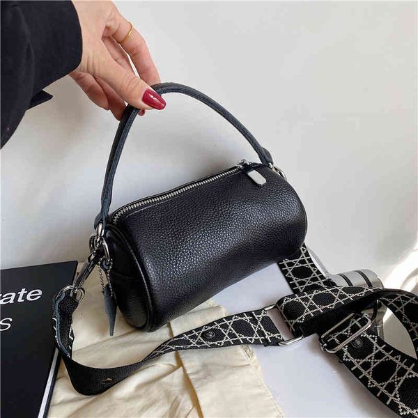 2022 factory wholesale new portable wide shoulder belt cowhide foreign style fashionable small women's summer texture single shoulder m
2022 factory wholesale new portable wide shoulder belt cowhide foreign style fashionable small women's summer texture single shoulder m