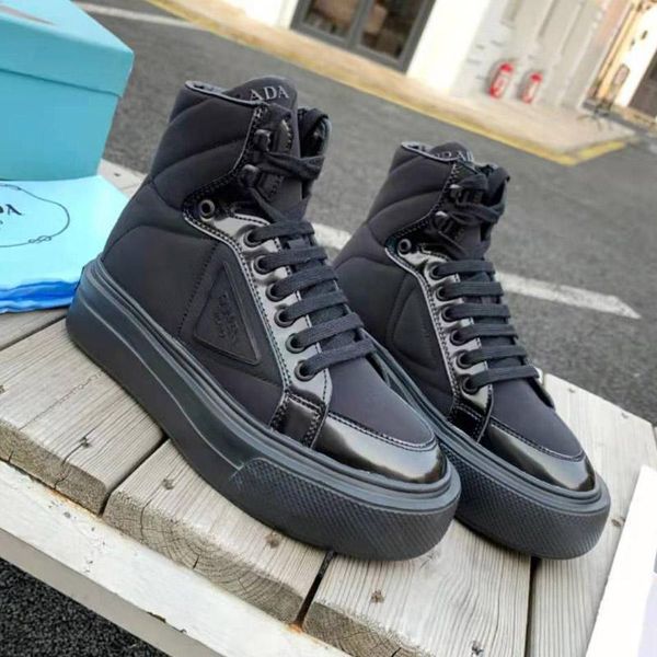 casual board boots luxury designers men's shoes women's shoes leather thick soles lace up membrane versatile splicing sequin sport
casual board boots luxury designers men's shoes women's shoes leather thick soles lace up membrane versatile splicing sequin sport