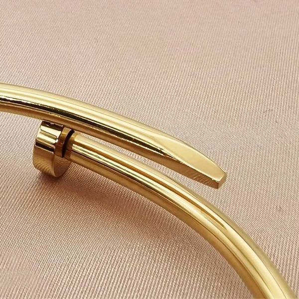 popular brand men's and women's bracelets, luxury designer nail series, wedding jewelry, Golden;silver
popular brand men's and women's bracelets, luxury designer nail series, wedding jewelry, Golden;silver