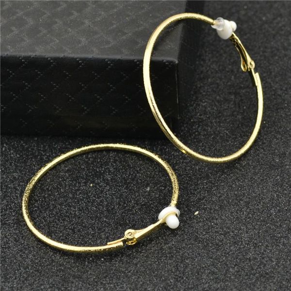 clip-on & screw back clip on the ears ladies earring with rubber cushions no piercing fashion jewelry big circle scrub gold silver loop wome
clip-on & screw back clip on the ears ladies earring with rubber cushions no piercing fashion jewelry big circle scrub gold silver loop wome