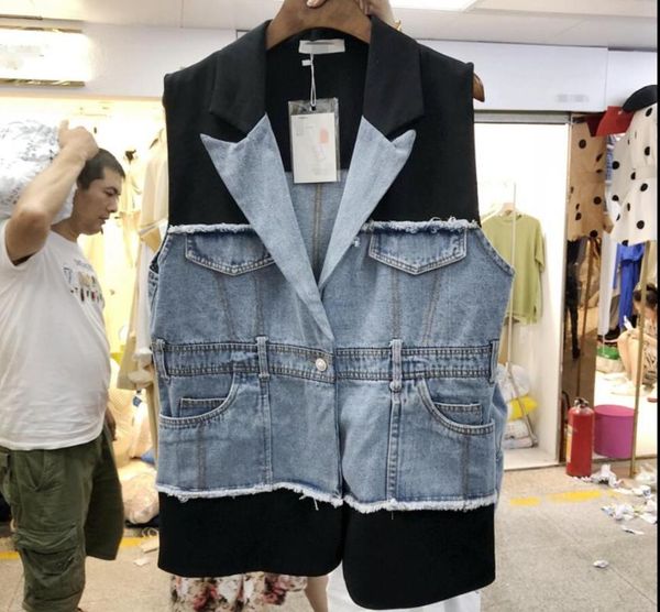 women's vests korean fall 2021 suit patchwork denim waistcoat loose, ripped and fur-trimmed vest, Black;white
women's vests korean fall 2021 suit patchwork denim waistcoat loose, ripped and fur-trimmed vest, Black;white
