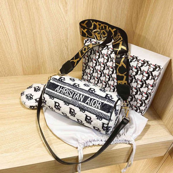 new net red fashion plush armpit method stick portable cylinder bag versatile texture old flower single shoulder messenger bag outlet purse
new net red fashion plush armpit method stick portable cylinder bag versatile texture old flower single shoulder messenger bag outlet purse