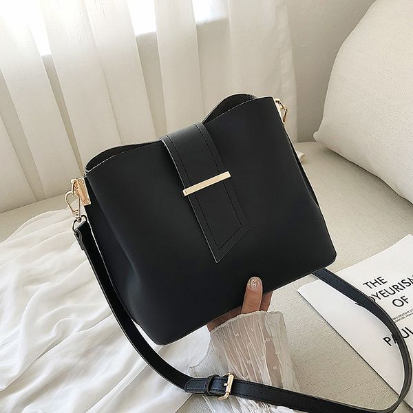 new fashion womens bag shoulder large capacity pu material womens messenger bag shopping and work ladies bag
new fashion womens bag shoulder large capacity pu material womens messenger bag shopping and work ladies bag