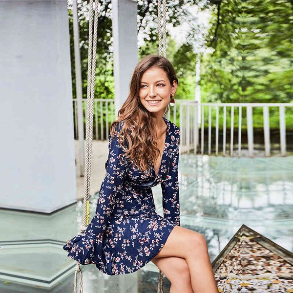 summer for ladies v neck small floral flared sleeve casual mini dress 2021 new women's wasit pleated short dresses fashion, Black;gray
summer for ladies v neck small floral flared sleeve casual mini dress 2021 new women's wasit pleated short dresses fashion, Black;gray