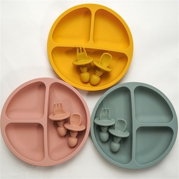 bpa baby accessories soft silicone children's tableware feeding food tray plates with suction cup training spork gadget 211026
bpa baby accessories soft silicone children's tableware feeding food tray plates with suction cup training spork gadget 211026