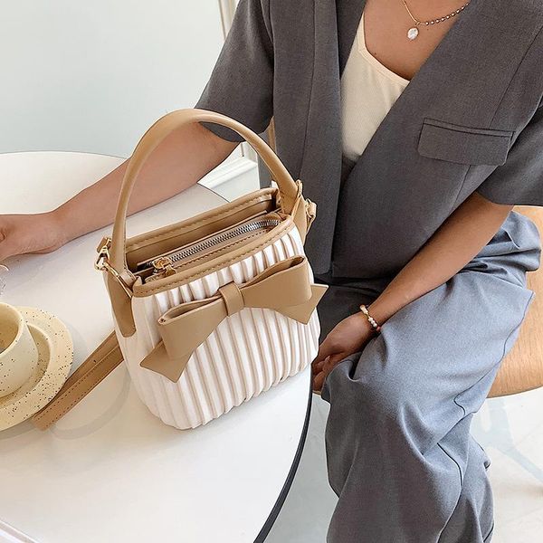 shoulder bags pu leather peated crossbody bag for women 2021 female travel fashion bucket solid color small purses and handbags
shoulder bags pu leather peated crossbody bag for women 2021 female travel fashion bucket solid color small purses and handbags
