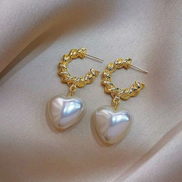 ins blogger temperament female love pearl french metal button texture elegant fashion earrings, Black
ins blogger temperament female love pearl french metal button texture elegant fashion earrings, Black