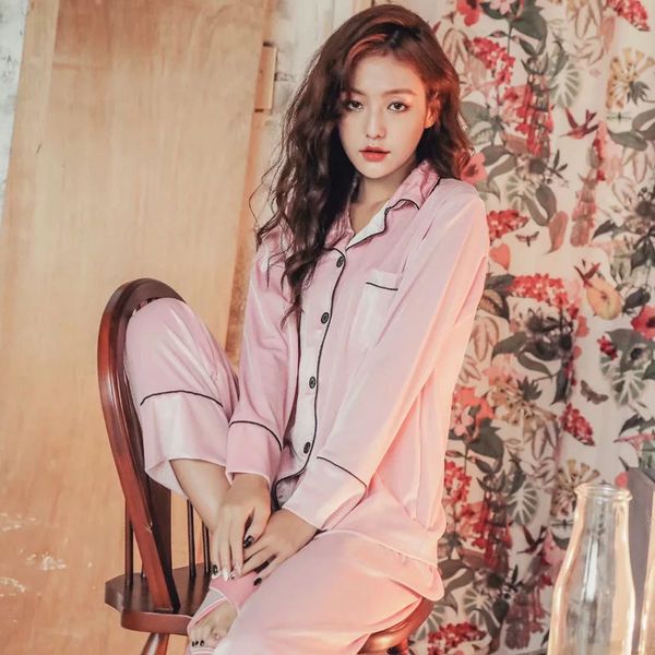 2pcs/lot autumn winter women pajamas sets satin velvet warm homewear pijama pyjamas suit for women, Black;red
2pcs/lot autumn winter women pajamas sets satin velvet warm homewear pijama pyjamas suit for women, Black;red