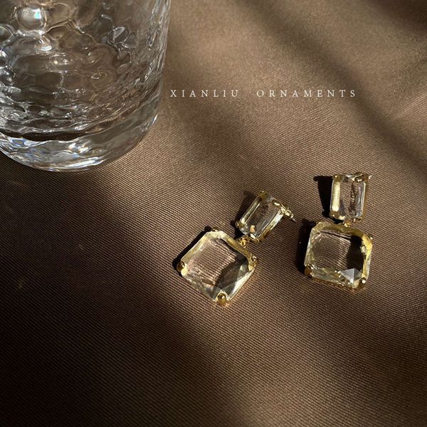 new simple korean crystal glass earrings in 2020, Black 
new simple korean crystal glass earrings in 2020, Black