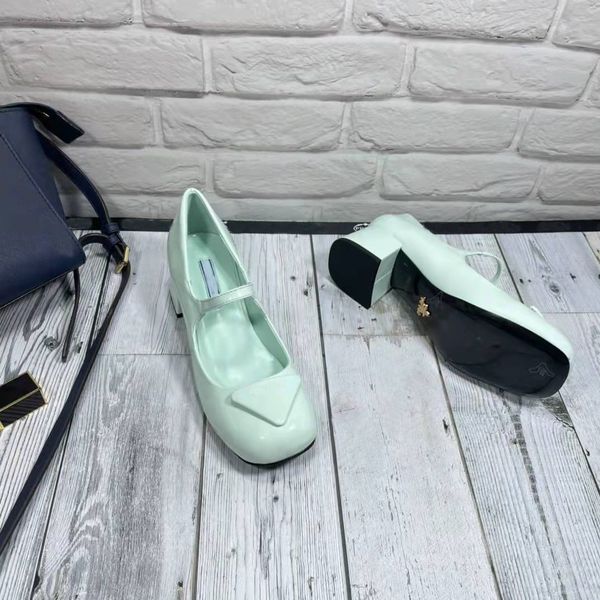 high-end luxury women's shoes 4.5 cm thick heel casual elegant holiday designer shoes, Black
high-end luxury women's shoes 4.5 cm thick heel casual elegant holiday designer shoes, Black