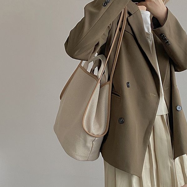 large capacity ladies summer travel casual tote handbags simple women portable bucket shoulder bag fashion female shopping bags
large capacity ladies summer travel casual tote handbags simple women portable bucket shoulder bag fashion female shopping bags