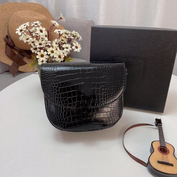 evening bags summer female hong kong style student messenger cute one-shoulder retro saddle wild fashion beautiful western small bag
evening bags summer female hong kong style student messenger cute one-shoulder retro saddle wild fashion beautiful western small bag