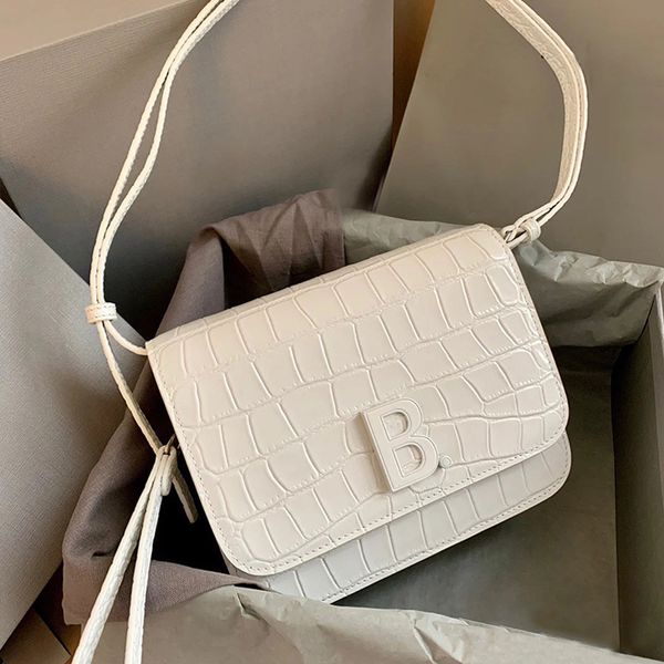 luxury design handbag 2021 new alligator b-lock leather women's tofu small square bag single shoulder messenger bag
luxury design handbag 2021 new alligator b-lock leather women's tofu small square bag single shoulder messenger bag