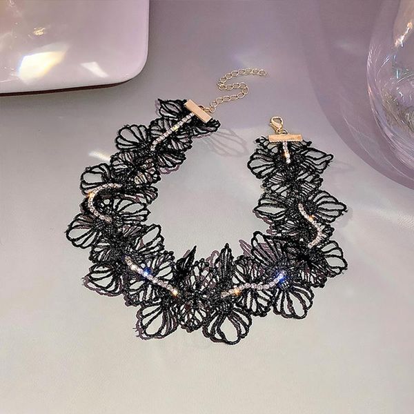 chokers black lace necklaces women girl gift trendy french romantic style clavicle chain fashion simple flowers beach jewelry, Golden;silver
chokers black lace necklaces women girl gift trendy french romantic style clavicle chain fashion simple flowers beach jewelry, Golden;silver