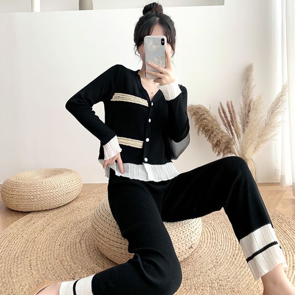 autumn arrival women pleated trim v-neck graceful sweater + pants 2pcs fashion set ol casual clothes suit 210520, White
autumn arrival women pleated trim v-neck graceful sweater + pants 2pcs fashion set ol casual clothes suit 210520, White