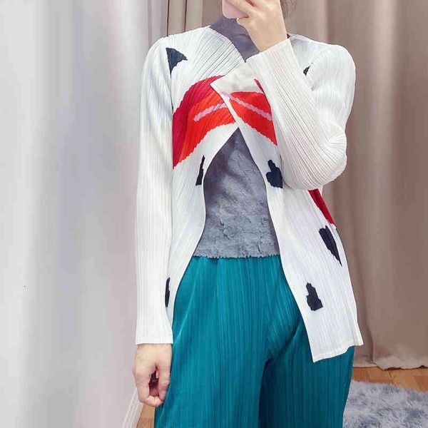 dresses fashionable joker fold long sleeves white love print turndown collar cardigan coat
dresses fashionable joker fold long sleeves white love print turndown collar cardigan coat