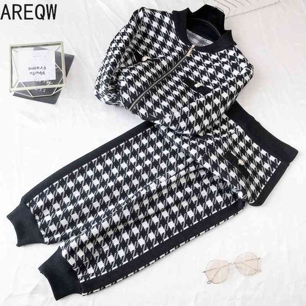women spring autumn clothes sweatsuit houndstooth pant suit female knittedtwo-piece set ts 210507, White
women spring autumn clothes sweatsuit houndstooth pant suit female knittedtwo-piece set ts 210507, White