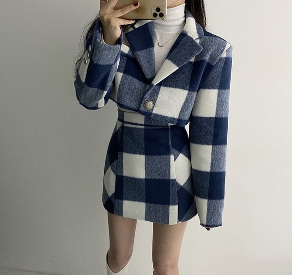2021 french minority design blue and white plaid suit collar short tweed et + skirt, Black;gray
2021 french minority design blue and white plaid suit collar short tweed et + skirt, Black;gray