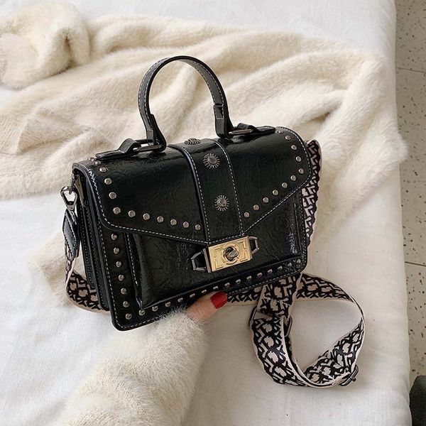 factory direct sale 75% off net red broadband single shoulder small square autumn winter ins women's new 2021 foreign style leisure dia
factory direct sale 75% off net red broadband single shoulder small square autumn winter ins women's new 2021 foreign style leisure dia